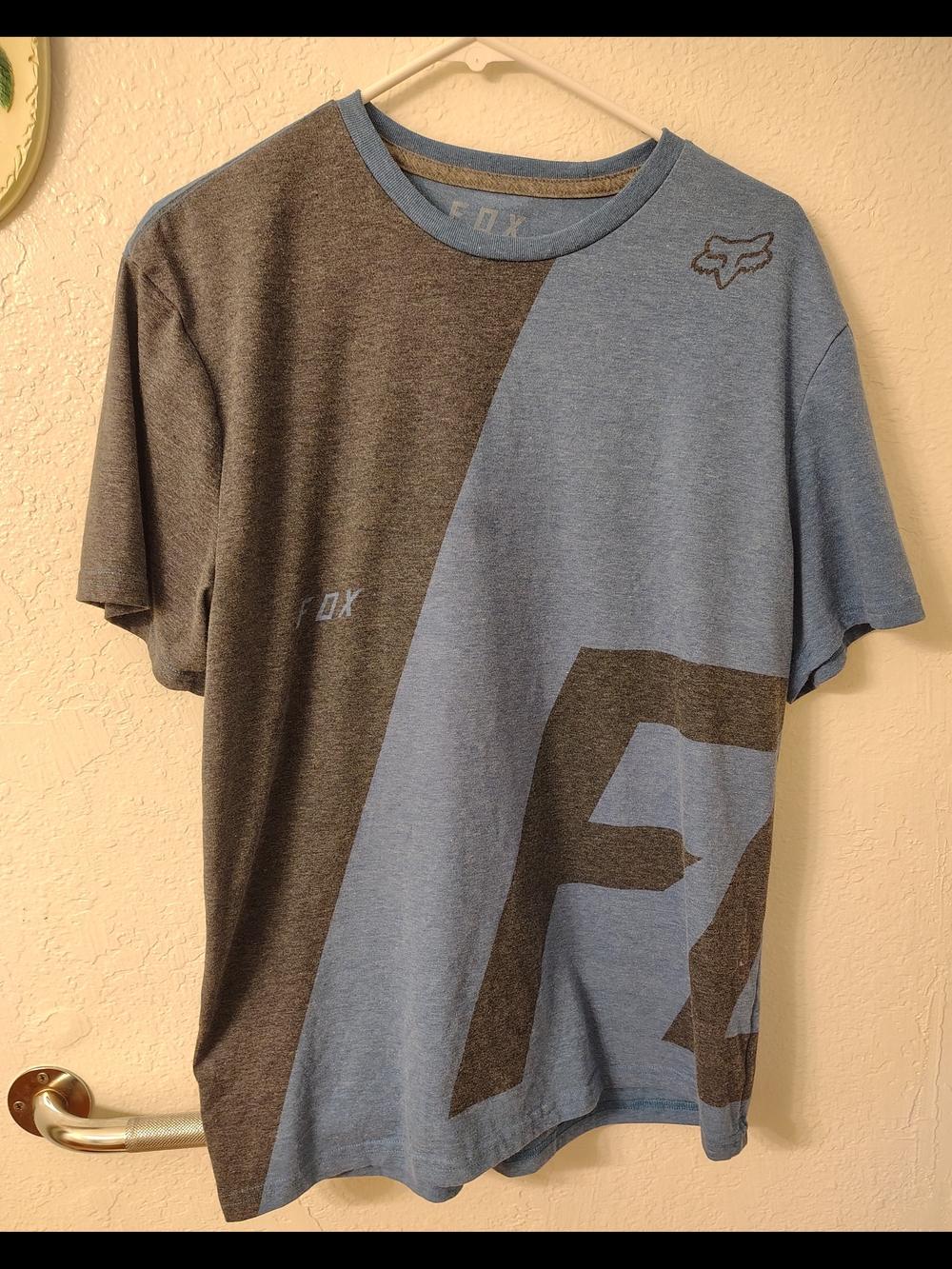 Fox Men’s Blue and Gray Short Sleeve Graphic Tee
